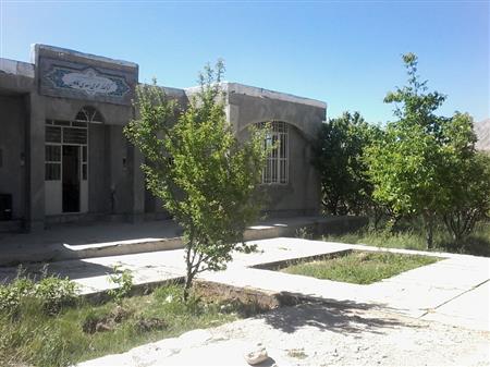 حیاط کتابخانه